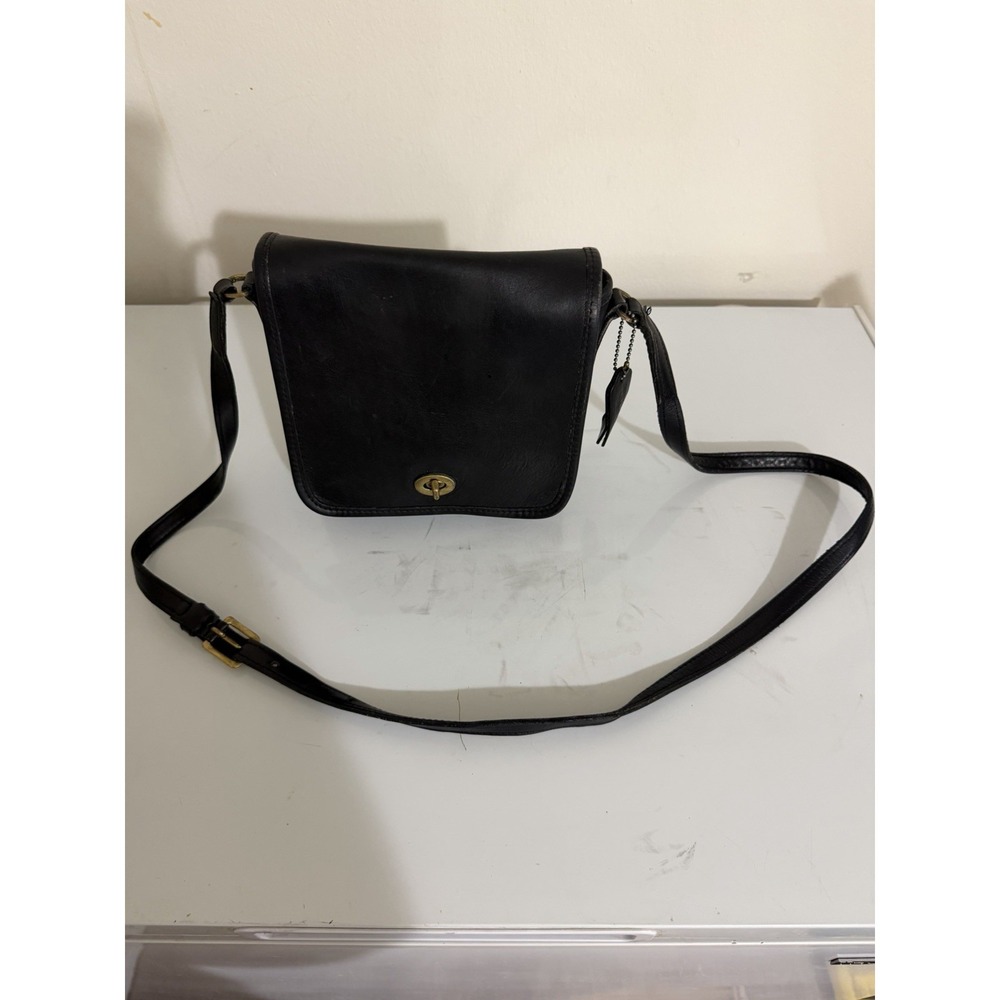 Vtg. 1980's Ladies Black Coach Companion Crossbody/Flap Bag #9076